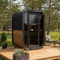 Sauna ogrodowa SAUNARI P130 z półokrągłą szybą panoramiczną w ogrodzie